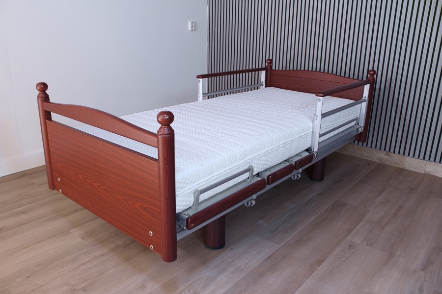 Hoog-laag bed qqq1104 Belletto 3080 C 90 x 200 zorg-verpleeg bed van Völker KLEUR KERSEN